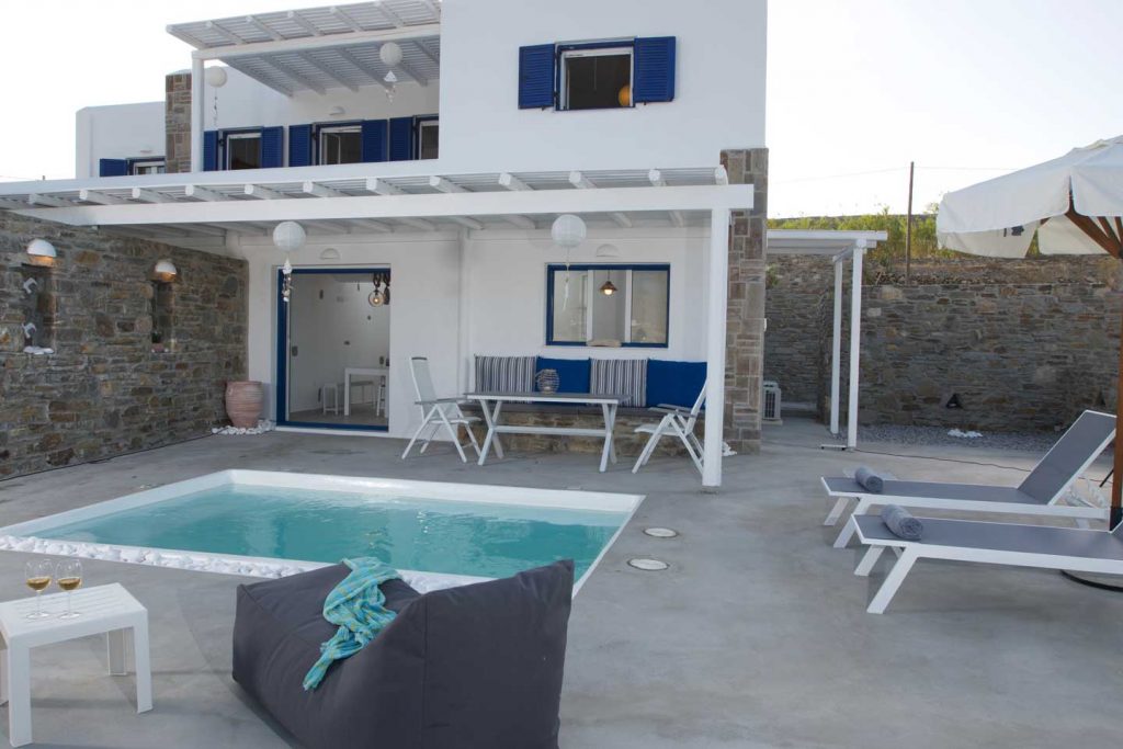 parian-white-room-balcony